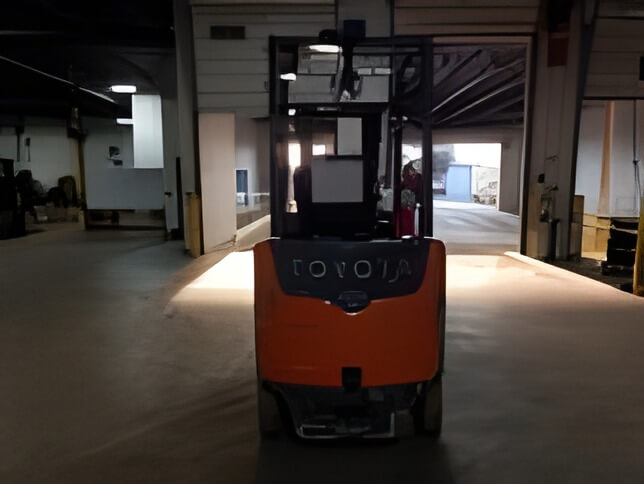 2021 Toyota 8FBCU20 - 4 Wheel Electric Sit-Down Forklift - Image 4