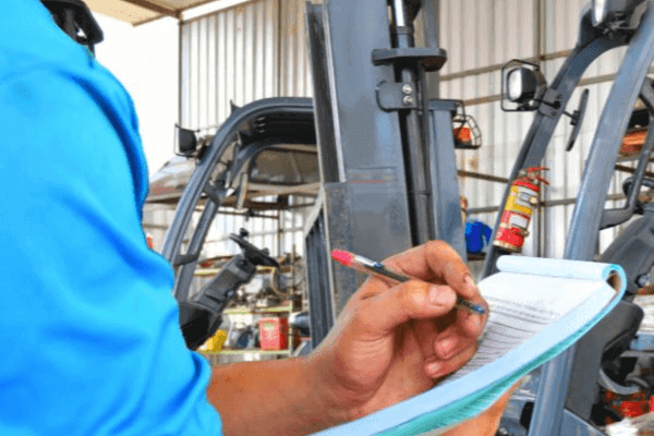 Key Factors to Consider Before Choosing a Pneumatic Forklift