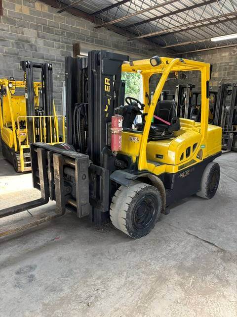2015 Hyster H80FT - Pneumatic Diesel Forklift