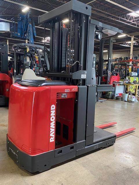 2015 Raymond 540OPC30TT - Narrow Aisle Stand Up Forklift
