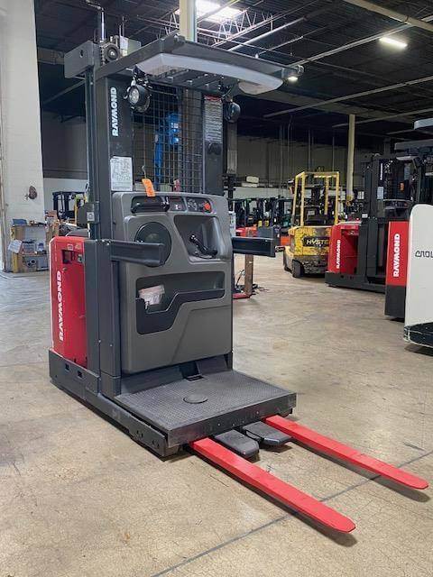 2015 Raymond 540OPC30TT - Narrow Aisle Stand Up Forklift - Image 4