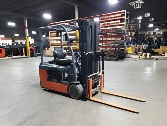 2017 Toyota 8FBE20U - 3 Wheel Electric Forklift
