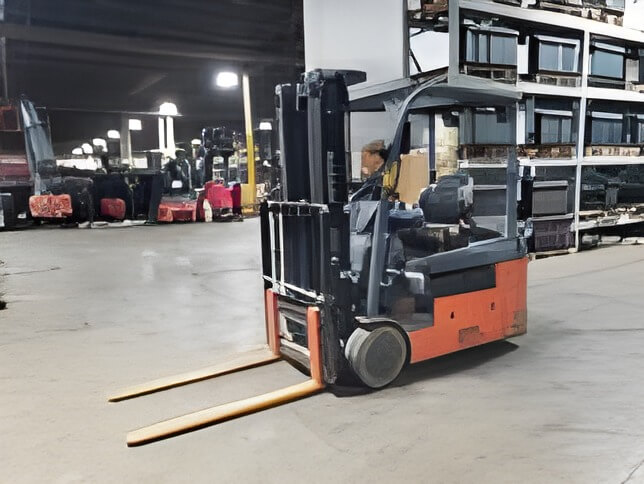 2017 Toyota 8FBE20U - 3 Wheel Electric Forklift - Image 3