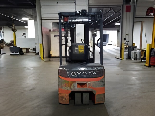 2017 Toyota 8FBE20U - 3 Wheel Electric Forklift - Image 4