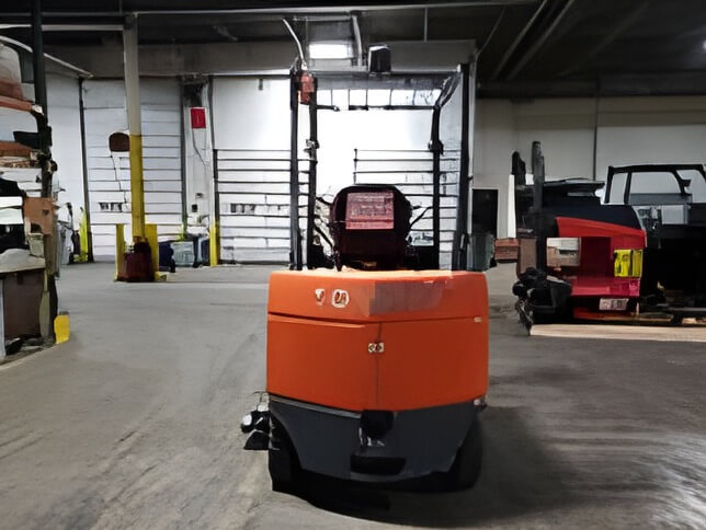 2018 Toyota 7FBCU35 - 4 Wheel Electric Sit-Down Forklift - Image 2