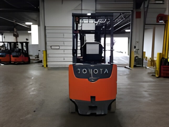 2018 Toyota 8FBCHU25 - 4 Wheel Electric Sit-Down Forklift - Image 4