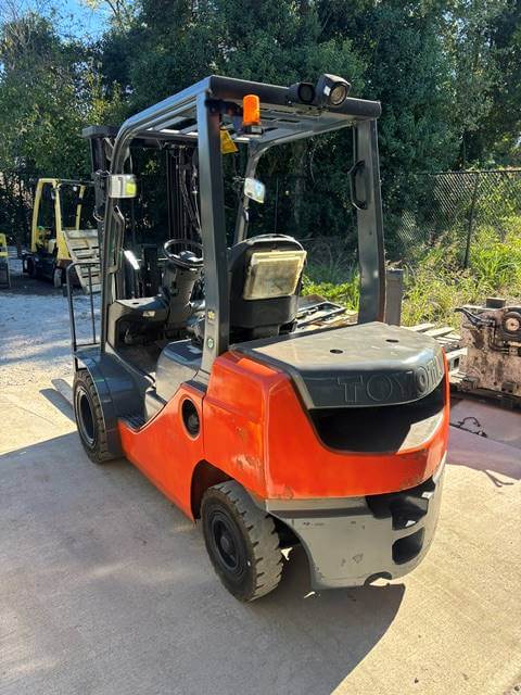 2018 Toyota 8FDU25 - Pneumatic Diesel Forklift - Image 3