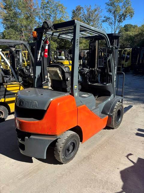 2018 Toyota 8FDU25 - Pneumatic Diesel Forklift - Image 4