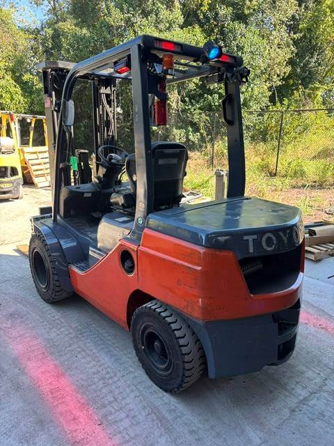 2021 Toyota 8FDU30 - Pneumatic Diesel Forklift - Image 4