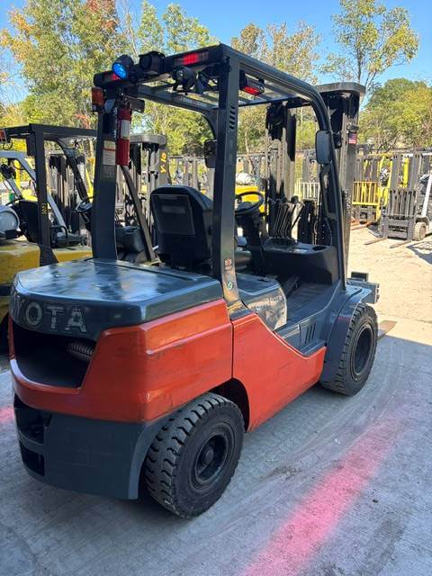 2021 Toyota 8FDU30 - Pneumatic Diesel Forklift - Image 5