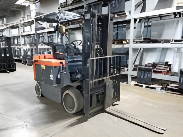 2022 Toyota 7FBCU35 - 4 Wheel Electric Sit-Down Forklift - Image 2