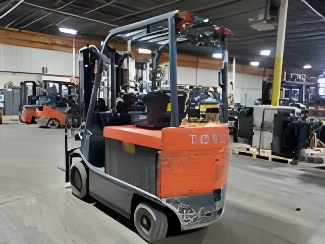 2022 Toyota 7FBCU35 - 4 Wheel Electric Sit-Down Forklift - Image 3