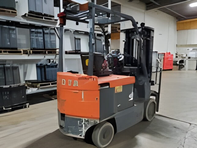2022 Toyota 7FBCU35 - 4 Wheel Electric Sit-Down Forklift - Image 4