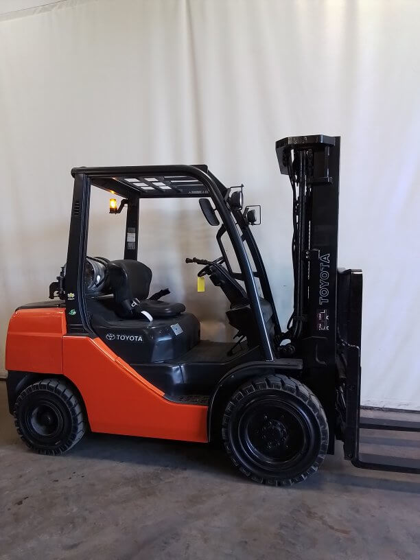 2018 Toyota 8FGU30 - Pneumatic Propane Forklift - Image 3