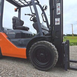 2014 TOYOTA 8FDu30 - Pneumatic Diesel Forklift