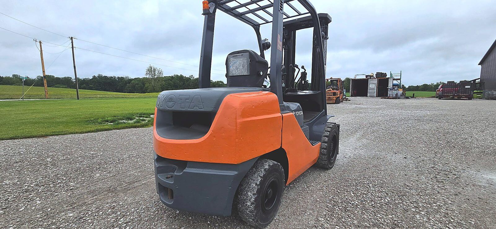 2014 TOYOTA 8FDu30 - Pneumatic Diesel Forklift - Image 2